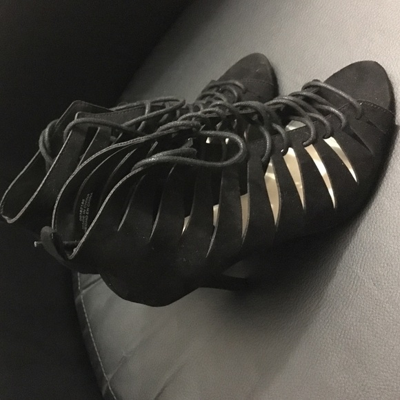 ❗SALE❗️️Black Laced Up High Heels