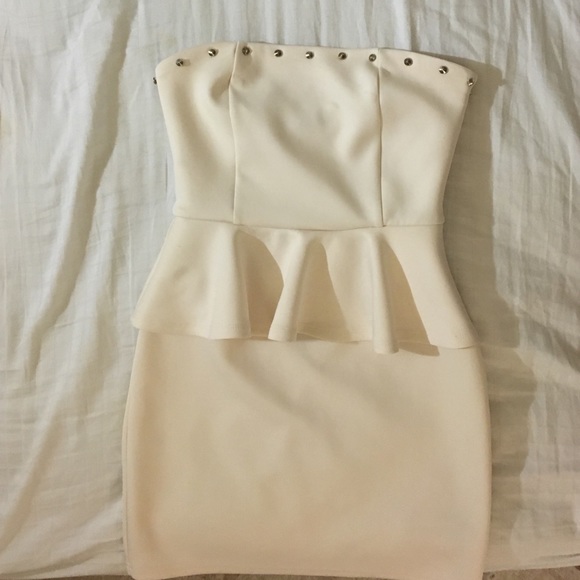 White peplum dress by Forever21. Size S - Picture 2 of 4