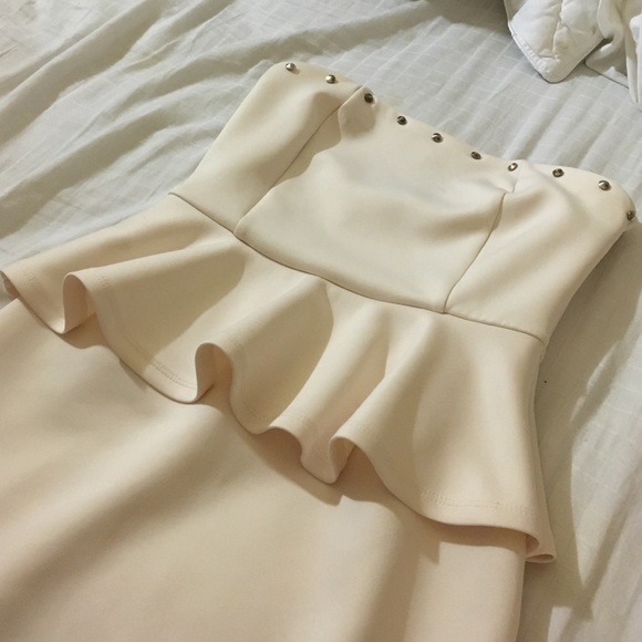 White peplum dress by Forever21. Size S - Picture 4 of 4