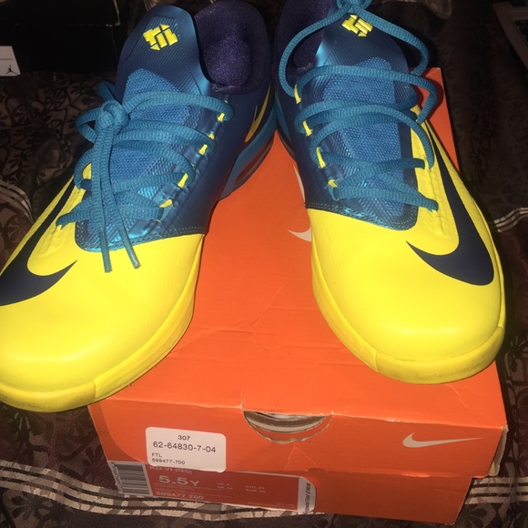 KD Nike shoes ! - Picture 2 of 4