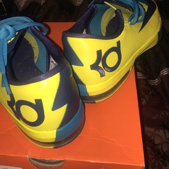 KD Nike shoes ! - Picture 3 of 4