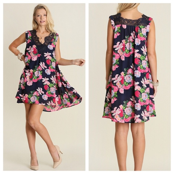 ❗️CLEARANCE❗️Navy Floral Trapeze Dress - Picture 2 of 4