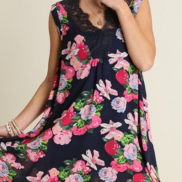 ❗️CLEARANCE❗️Navy Floral Trapeze Dress - Picture 3 of 4