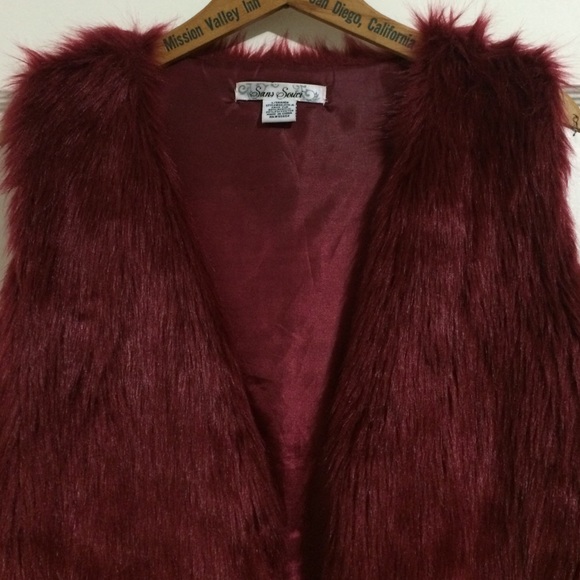 Mini Faux Fur Vest - Picture 2 of 3