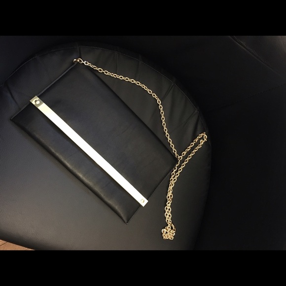 ❗️SALE❗️Black And Gold Trim Crossbody Bag🎀👜