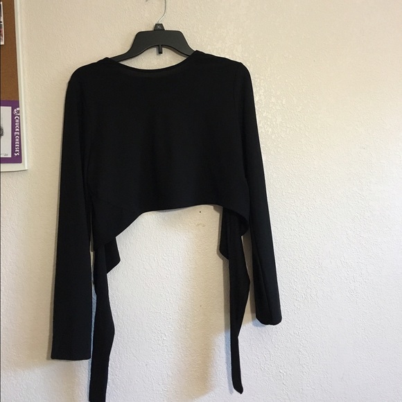 ❗️ SALE ❗️ Black Crop Top Open Back