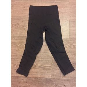 🚫Sold on Merc🚫 Lululemon Zone in Crops