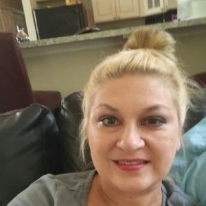 Meet your Posher, Dena