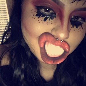 Meet your Posher, Yvette