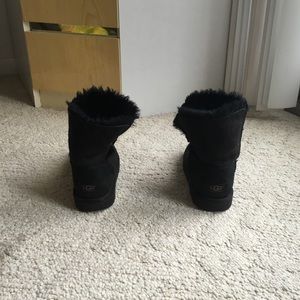 Ugg Bailey Button - black