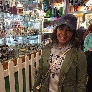 Meet your Posher, Lorena