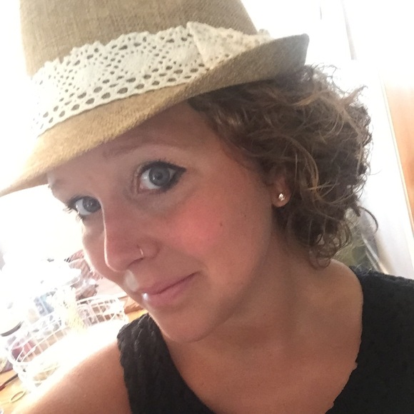 Meet your Posher, Julia - Picture 1 of 1