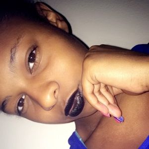 Meet your Posher, Desiray