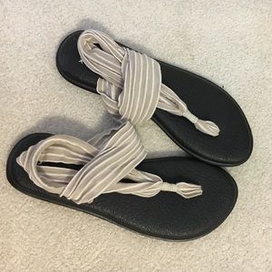 Sanuk yoga mat sandals