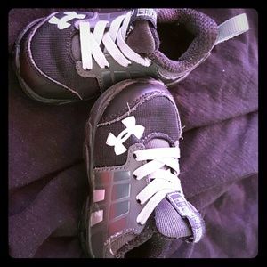 Under Armour size 4 boys tennis shoes