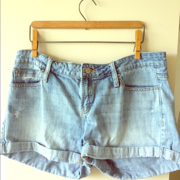 Distressed Gap Shorts Size 12