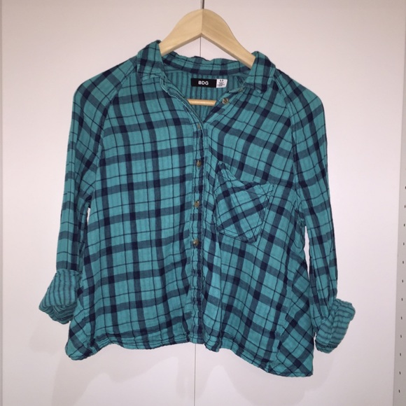 A cropped blue flannel