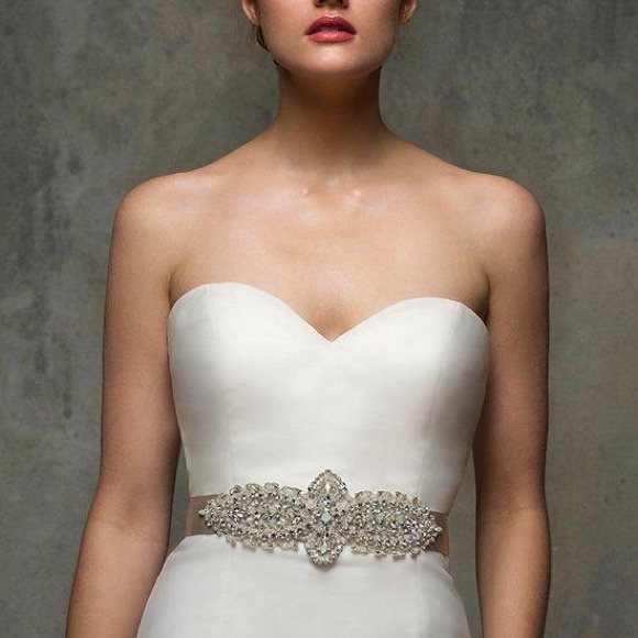 Blossom Veils Accessories - Temp. Sale 💐🥂Blossom Veils Diamond White Sash