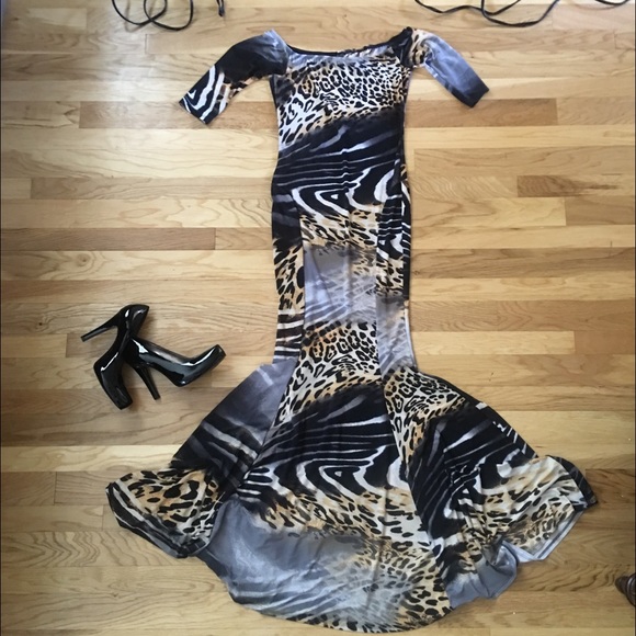 Ducci Dresses & Skirts - SHOW STOPPER