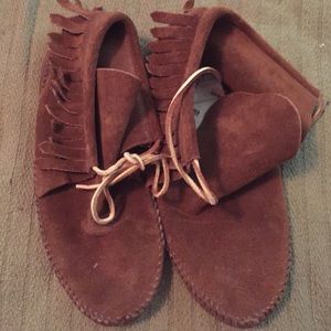 Minnetonka moccasins/ booties