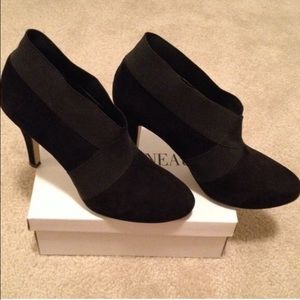 JESSICA SIMPSON BLACK BOOTIES / BOOTS size 9/9.5