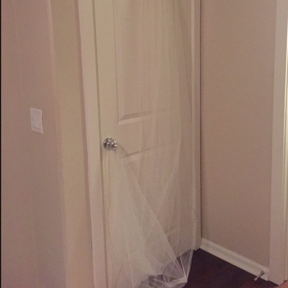 Ivory bridal veil