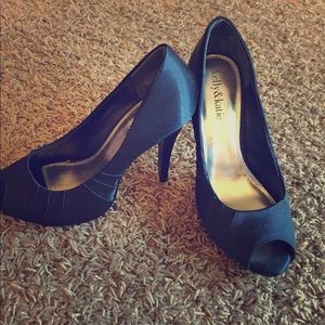 KELLY AND KATIE BLUE PEEP TOE SIZE 7 NEVER WORN