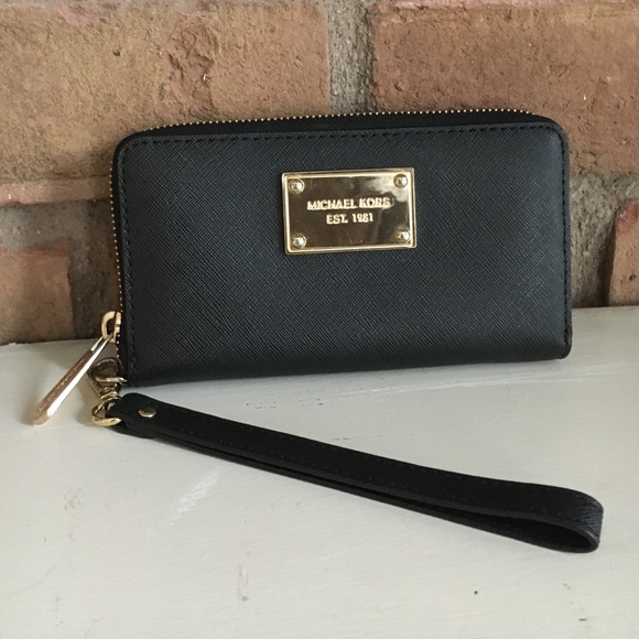 Michael Kors wristlet/wallet