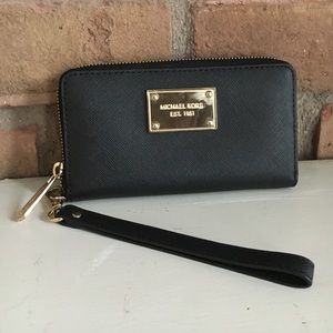 Michael Kors wristlet/wallet