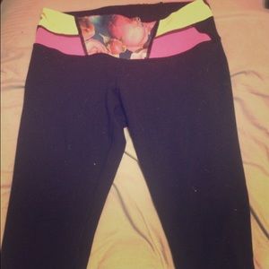 Lululemon crops, size 6