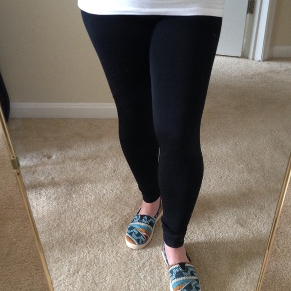 Black High-Waisted Leggings - Picture 2 of 2