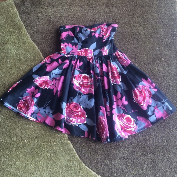 Charlotte Russe Dresses & Skirts - Garden Party Floral Dress