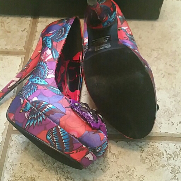 **SOLD** Iron Fist-Jeweled Sparrow Heels - Picture 3 of 4
