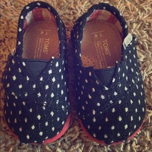 BABY TOMS !! NEVER WORN!!