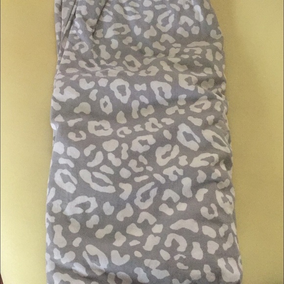 VS Pink twin XL sheet set