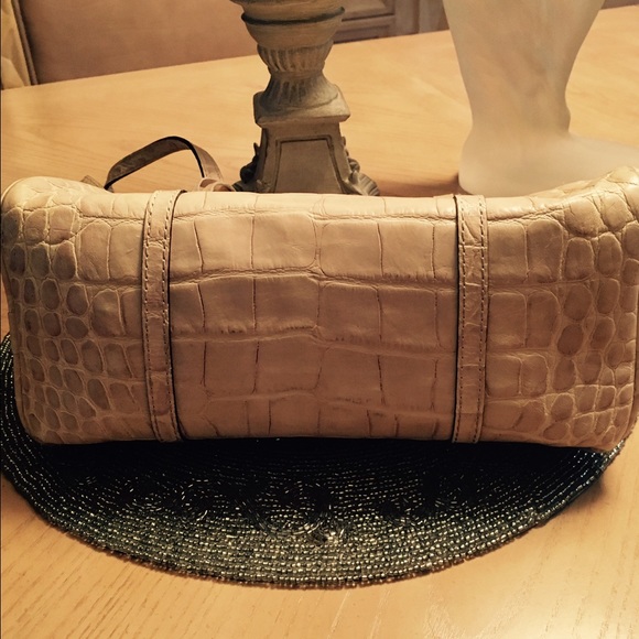 Authentic Dooney and Bourke Small Nile Barrel bag. - Picture 2 of 4