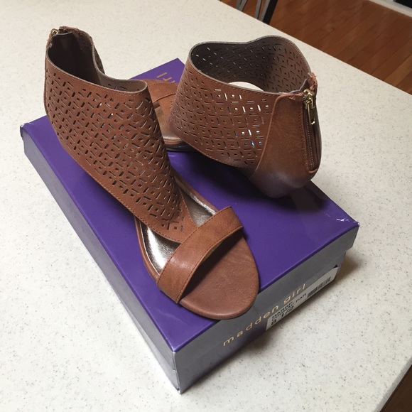 Wedge sandals