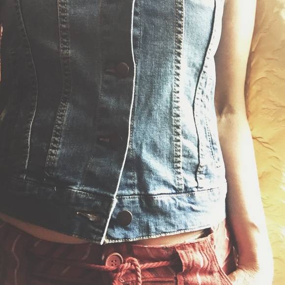 Max Jeans / Repair Wash Denim Vest - Picture 4 of 6