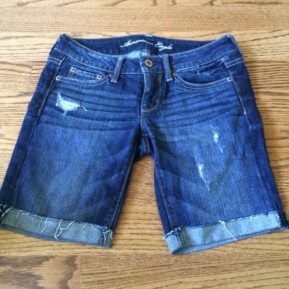 American Eagle Bermuda Shorts - Picture 1 of 3
