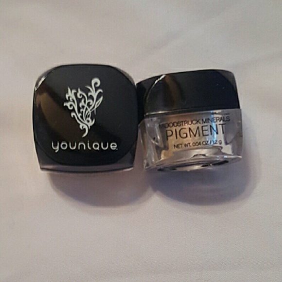 Younique Other - 2 Pack- Younique "Curious" Minerals Eyeshadow Younique Other - 2 Pack- Younique "Curious" Minerals Eyeshadow