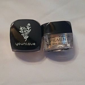 Younique Makeup - 2 Pack- Younique "Curious" Minerals Eyeshadow Younique Makeup - 2 Pack- Younique "Curious" Minerals Eyeshadow