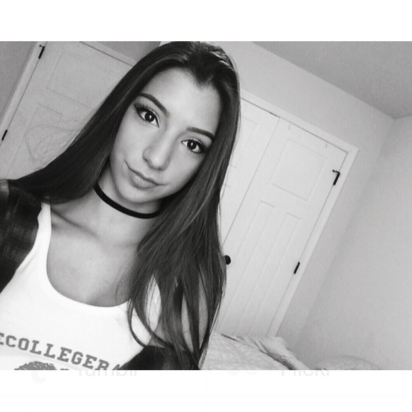 Meet your Posher, Nicole - Picture 1 of 1