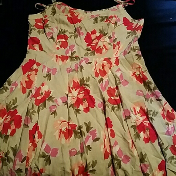 *BRAND NEW* Beige & Floral Summer Dress - Picture 2 of 3