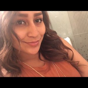 Meet your Posher, Ana