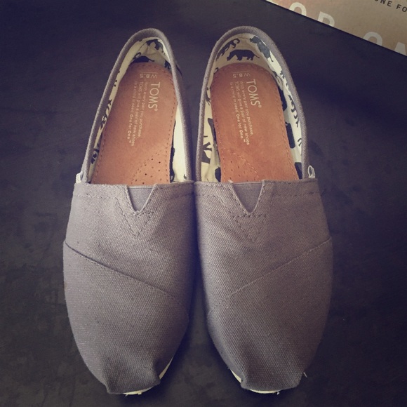 Size 8.5 Tom Shoes Color: Gray