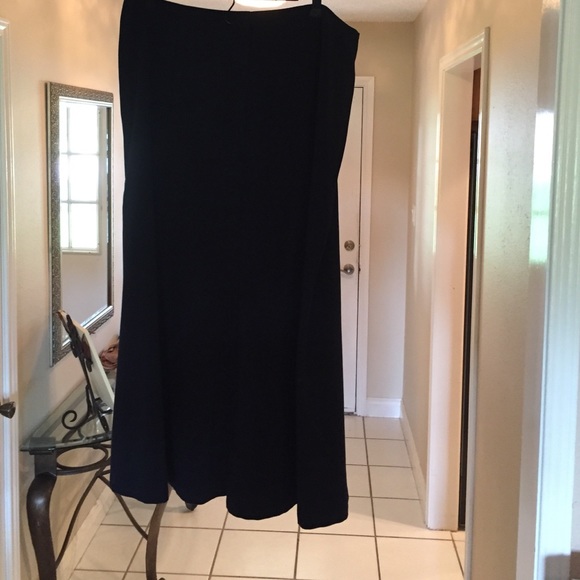 East 5th black flare maxi skirt. Excellent cond.