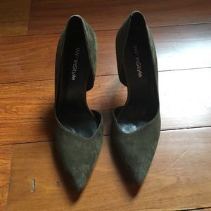 Nine West ❤️ InStyle Tessa Olive Suede Pump