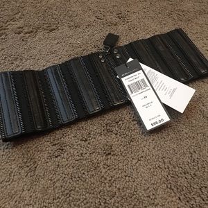 Black elastic zipper belt