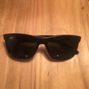 Black rayban wayfarers