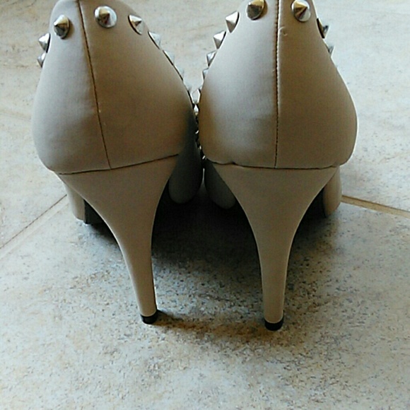 NWOT Studded high heels - Picture 2 of 4